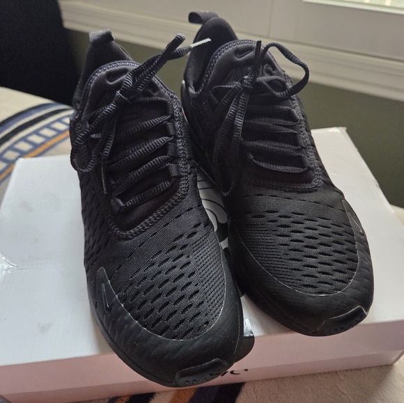 Nike Air Max 270 Black Sneakers - Picture 3 of 11